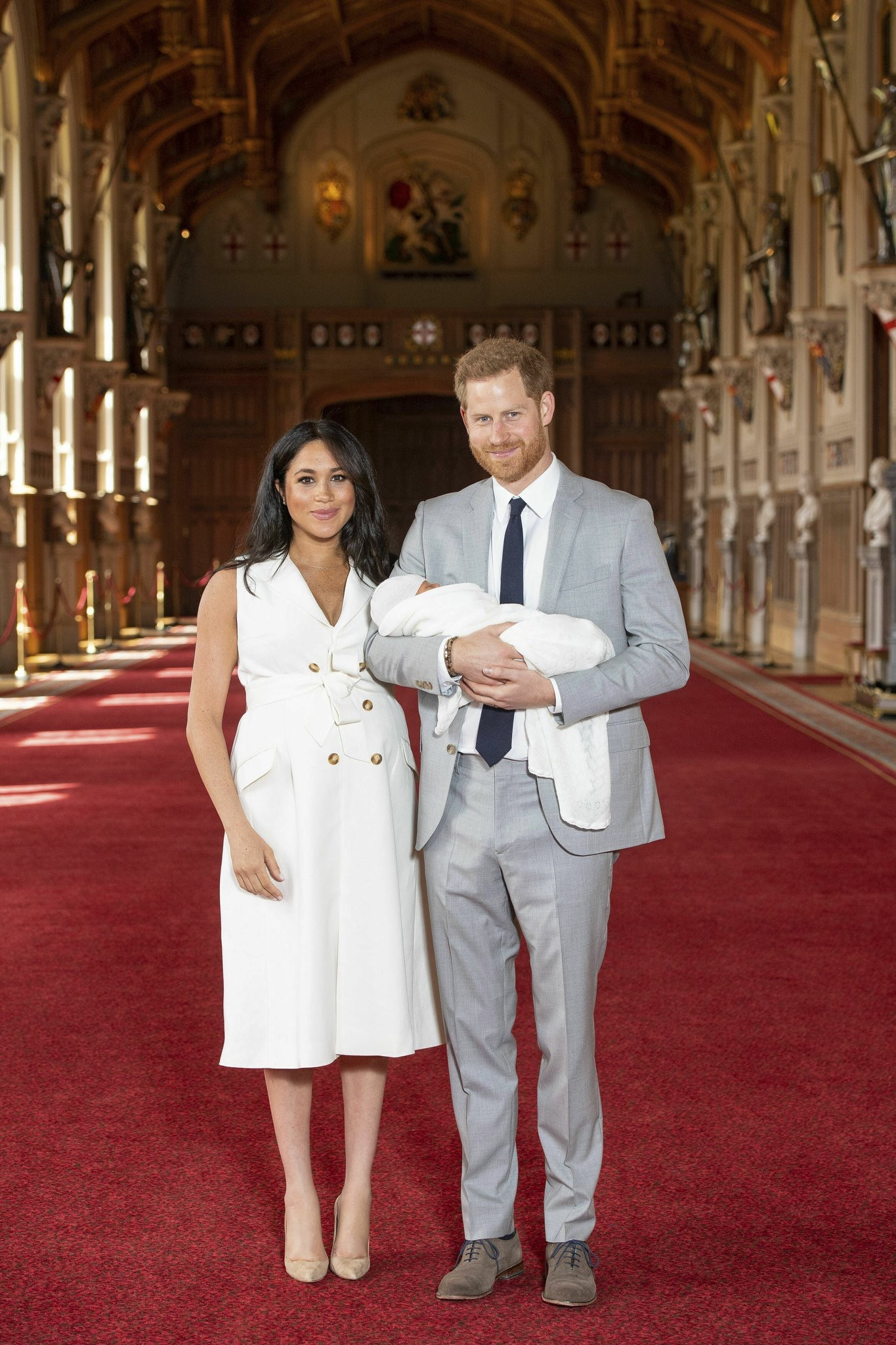 First Photos Prince Harry And Meghan Markle’s Baby Boy (3)