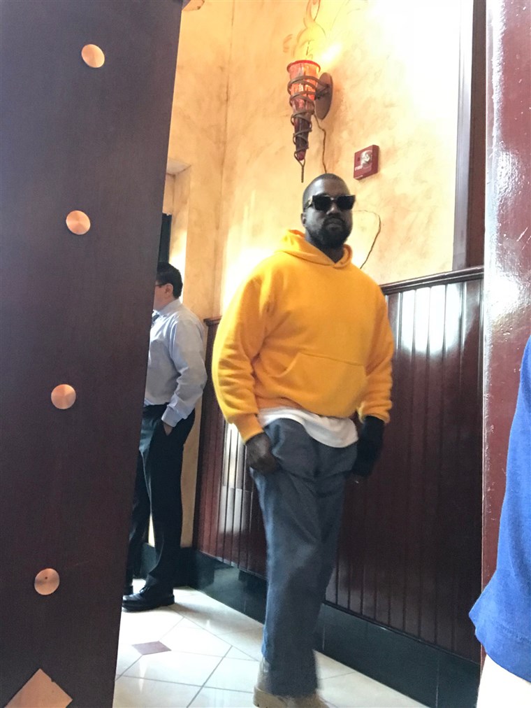 Woman Sneaking Photo Of Kanye West At The Cheesecake Factory (3)